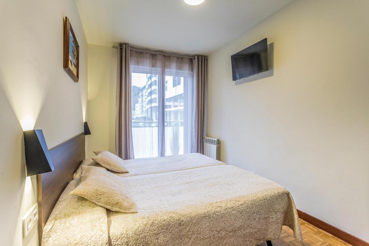 Paseo Antzieta 31. 1e Apartament