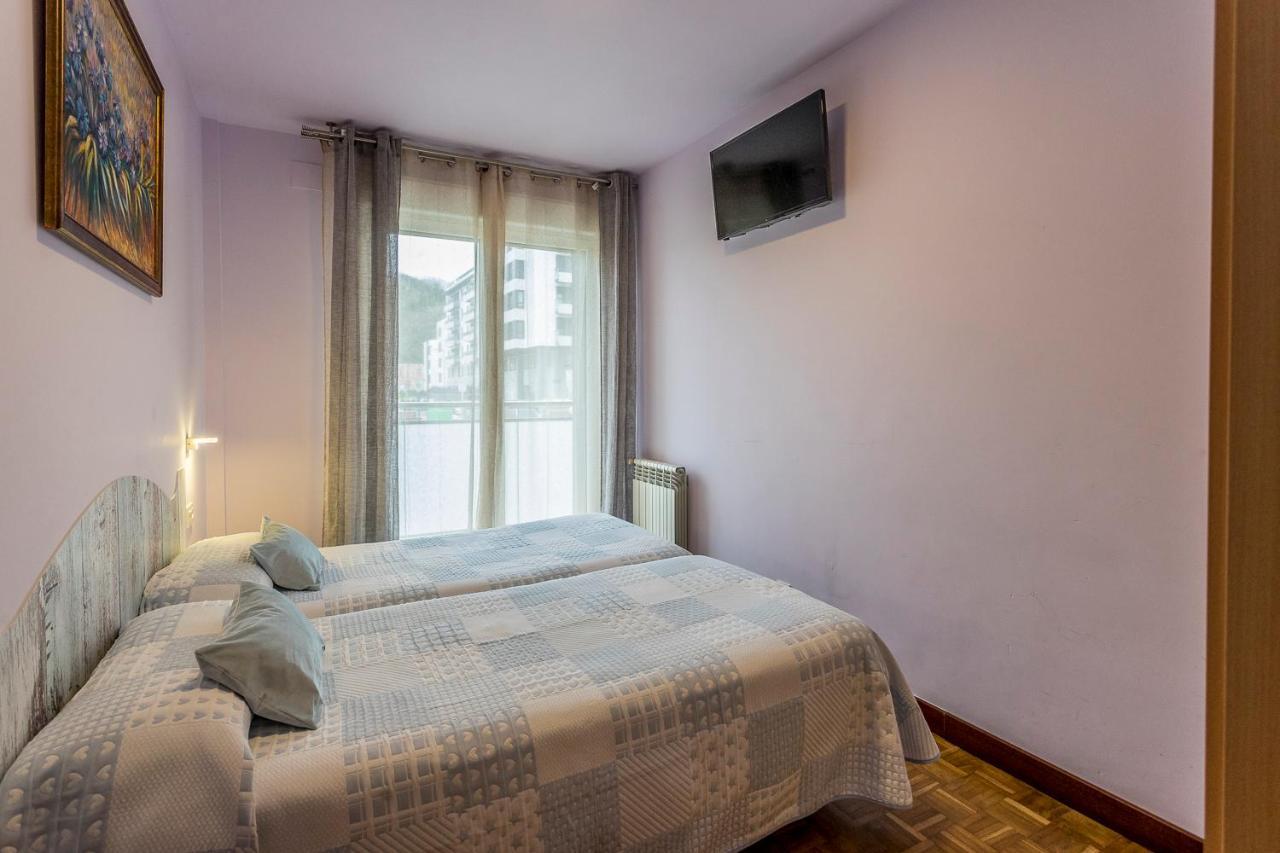 Paseo Antzieta 31. 1e Apartament